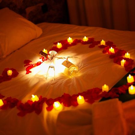 Love Room Du Mont D'Or - Baignoire Spa - Minibar Offert Марсель Экстерьер фото