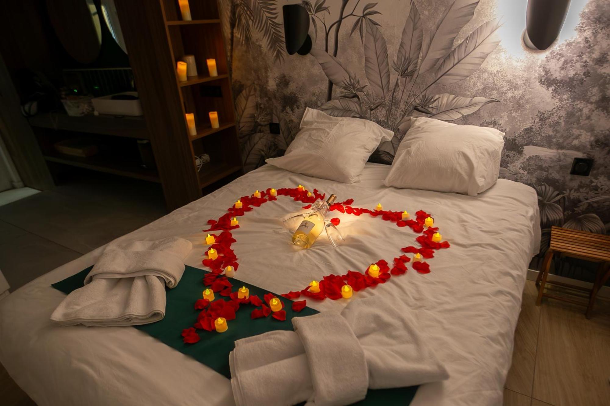 Love Room Du Mont D'Or - Baignoire Spa - Minibar Offert Марсель Экстерьер фото